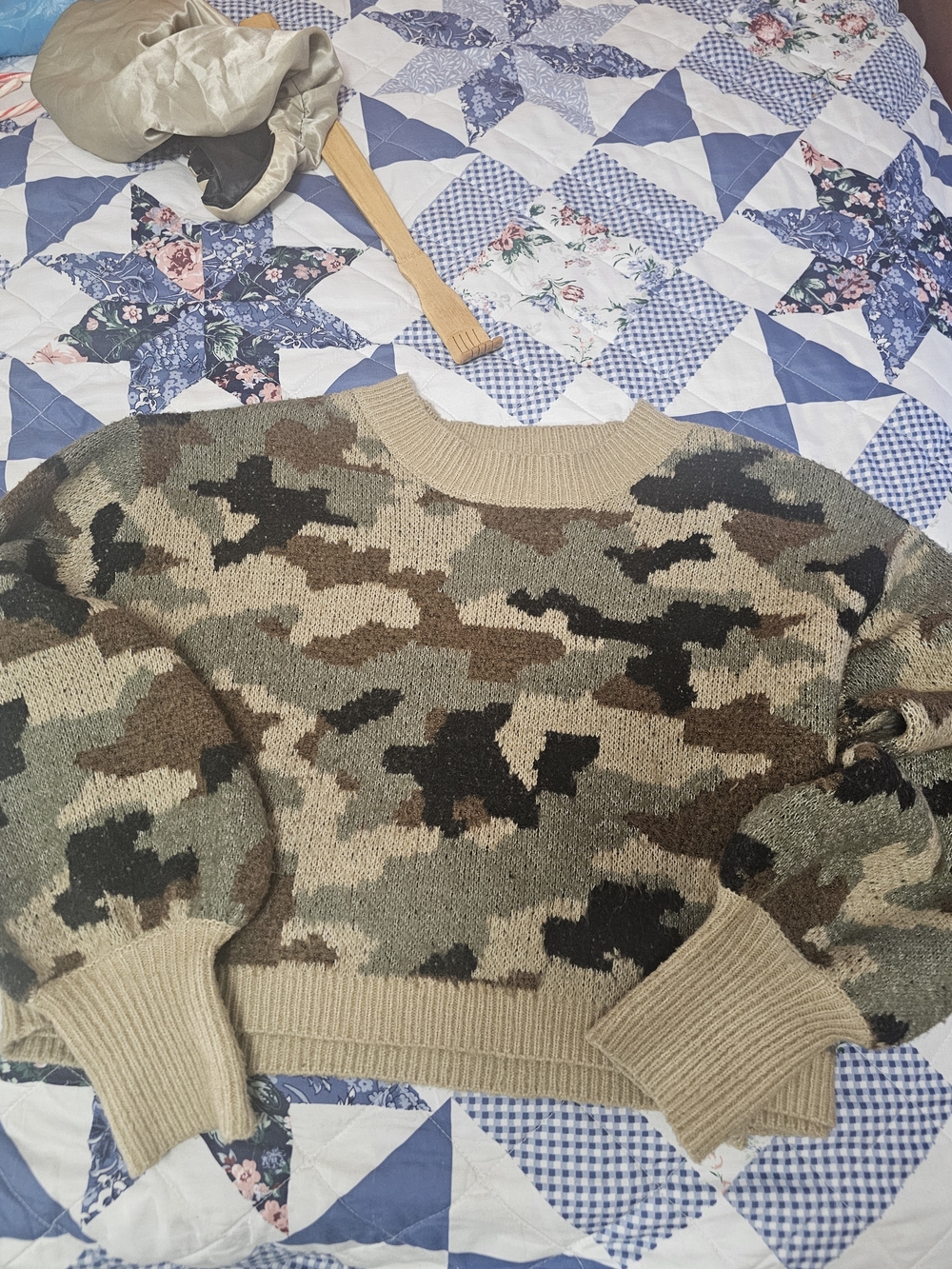 Camo Knit Crewneck Sweater - Beige/Olive
